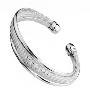 STERLING SILVER BANGLE BRACELET